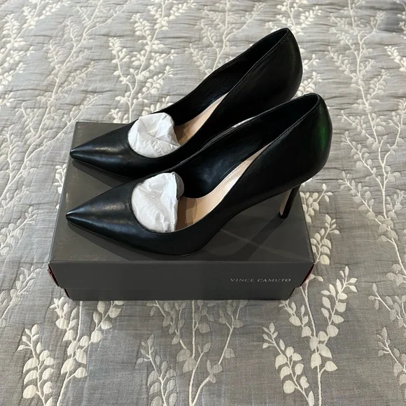 Shoes/ Heels/ Pumps, brand Vince Camuto, size 10, color black - Picture 11 of 15